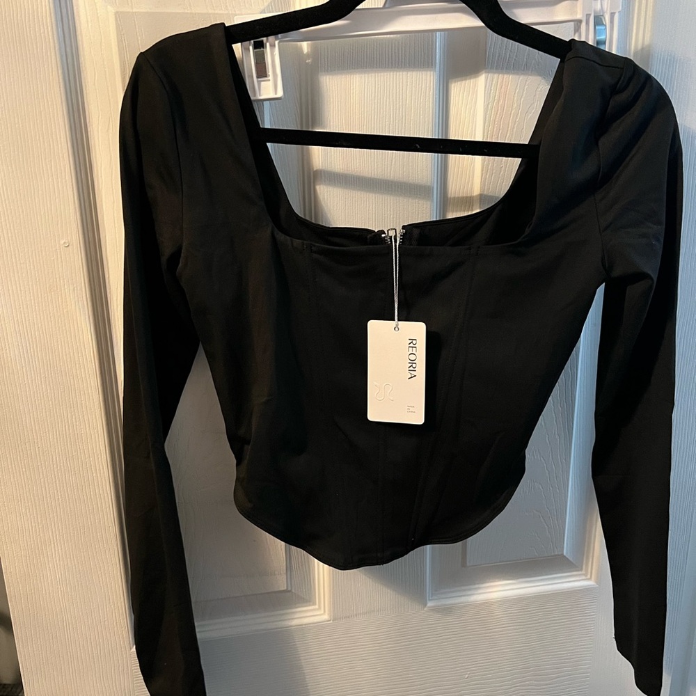 ReoRia Elegant Black Square Neck Top